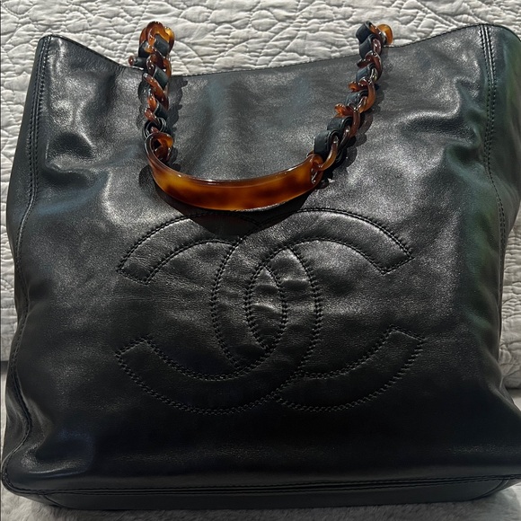 CHANEL Black Leather Shoulder Bag with Tortoiseshell Chain - Picture 1 of 16